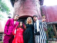 River Lynn And Amber Summer Pleasuring Tattooed Dude In Bed