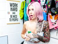 Pink-haired Thief Luna Legend Gets Punished With BBC