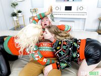 Harlow West And Taylor Vixxen Fuck Lucky Dude By The Christmas Tree