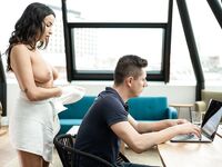 Alyssia Kent Moans In Immense Pleasure While Getting Her Shaved Pussy Drilled