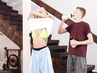 Petite Brunette Reyna De La Cruz Gets Pounded On The Floor