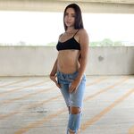 Pretty amateur babe Samly Puff shows off her big ass n her panties in the car