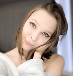 Pretty OnlyFans model Little Kitty flaunts her holes & boobs in a solo