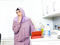 Insatiable Arab Mom Anna Cummings Gets Fucked Balls Deep