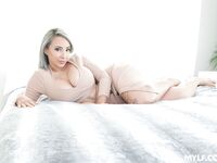 Sexually Attractive MYLF Lauren Pixie Gets Deeply Fucked And Creampied