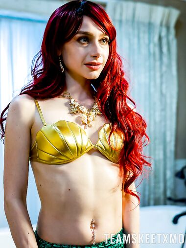 Redhead Stunner Scarlett Hampton Gets Fucked Balls Deep