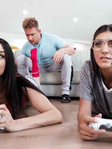 Eliza Ibarra Gets A Sticky Reward After Riding Big Dick