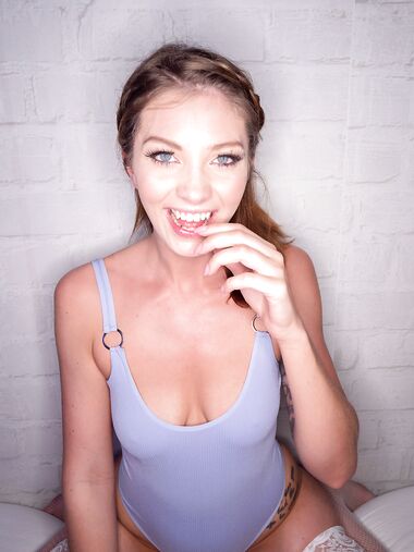 Leah Winters Gives Head And Gets Fucked In Middle Of The Night