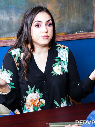 Thicc Mature Valentina Bellucci Gets Fucked By Her Son's Principal