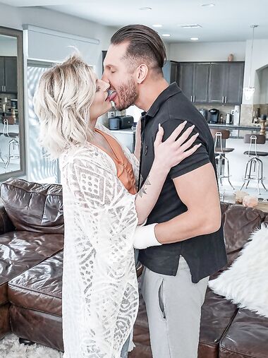 Small-titted MYLF Hyley Winters Gets Anally Fucked In POV