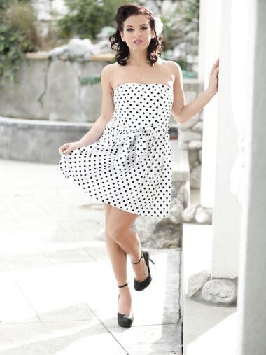 Gorgeous Chick Keisha Grey Poses Naked Outdoors photos (Steven St. Croix)