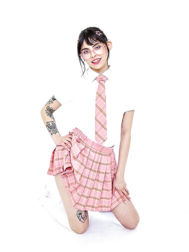 Small-tit Bimbo Angel Windell Gets Her Teen Pussy Licked Before Fucking