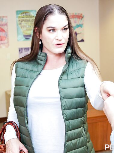 Wild Mommy Kendra Heart Gets Fucked At Principal's Office