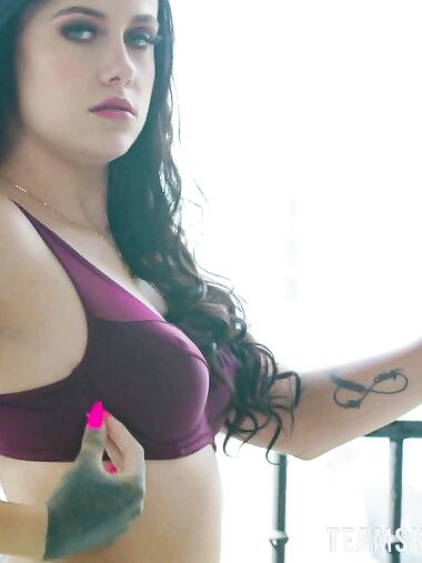 Chloe Bailey Gets Fucked In Standing Position After Giving Head