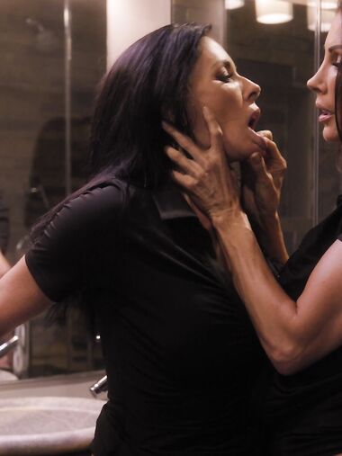 Dark-haired MILFs Shay Sights And Reagan Foxx Get Pounded In Bed photos (Hailey Rose)