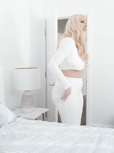 Wavy-haired Mom Kate Dee Sits Her Shaved Pussy Down On Stepson's Cock