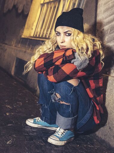 All-natural Blondie Named Amaris Gets Eaten Out And Screwed By Her Long-haired Lover