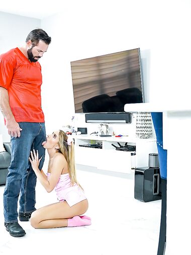 Blue-eyed Blondie Khloe Kapri Screwed By Tattooed Daddy