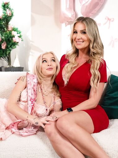 Emma Rosie And Andi Avalon Bring Each Other To Orgasm