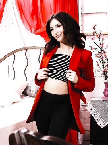 Jane Wilde Rewards Her Tattooed Lover With A Deep Blowjob Before Getting Laid