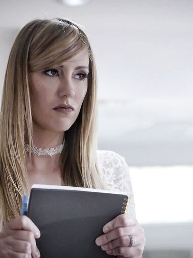 Brett Rossi Gets An Intense Pussy Pounding From Tattooed Dude