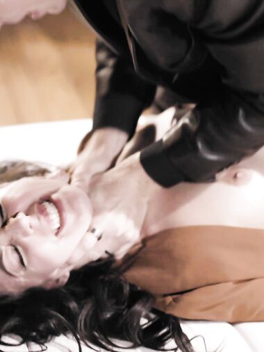 Whitney Wright Gets Eaten Out And Screwed By Curly-haired Dude