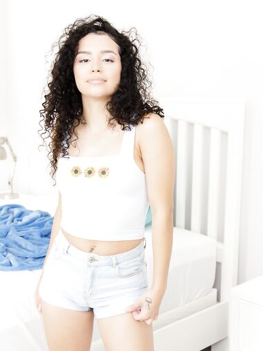 Curly-haired Minx Thalia Diaz Gets Pleasantly Fucked In POV