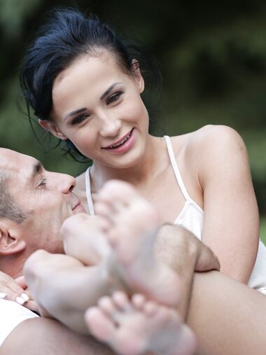 Dark-haired Footsie With Natural Boobs Gets Screwed In The Park photos (Nicole Love)