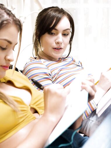 Freya Parker And Gizelle Blanco Bring Each Other To An Eye-rolling Orgasm