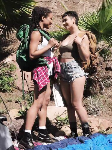 Brooklyn Gray And Kira Noir Licking Like There's No Tomorrow