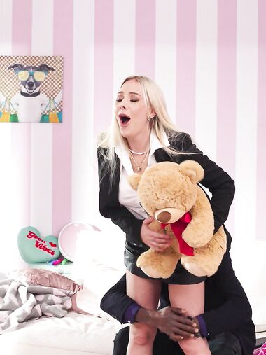 Angie Lynx Gets Anally Fucked After Sucking Massive Black Shlong