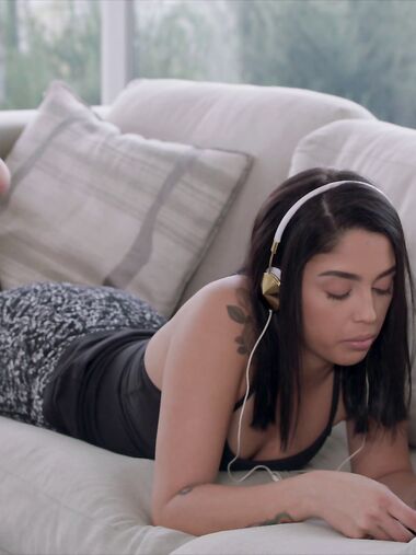 Vanessa Sky Moans Like A Wild Animal While Getting Assfucked