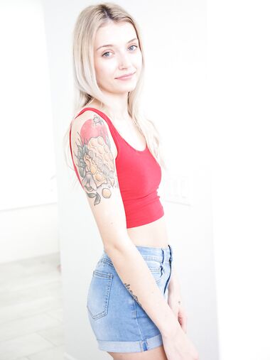 Petite Cutie Lindsey Lane Gets Screwed In POV