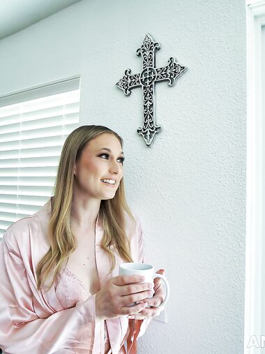 Ophelia Kaan Sucks And Rides Big Dick To Orgasm