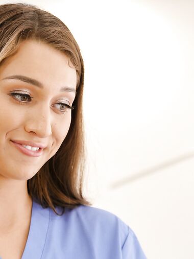 Jennifer White And Bella Rolland Pleasuring Lucky Dude In Bed