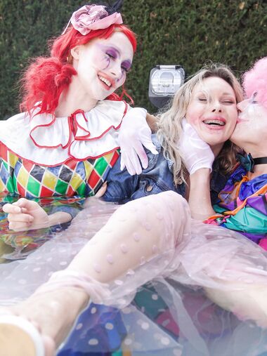 Lenina Crowne And Karina King Share Big Meaty Schlong