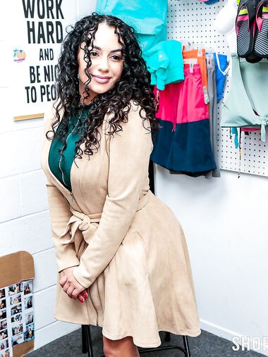 Brianna Bourbon Gets Properly Fucked By Cocky LP Officer