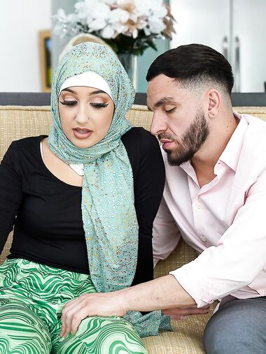 Vivianne Desilva And Violet Gems Screwed By Bearded Stud