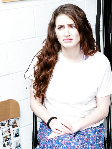 Brown-haired Thief Aria Carson Screwed By Bearded LP Officer