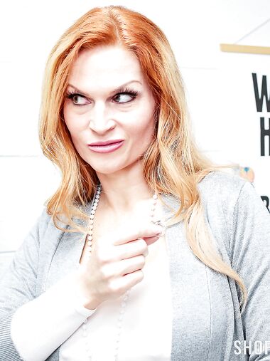 Naughty Mom Sedona Reign Gets Fucked By Young LP Officer