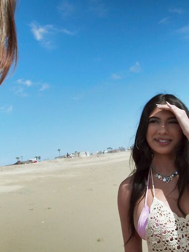 Pretty Beach Babe Reyna Belle Screwed By Long-haired Dude
