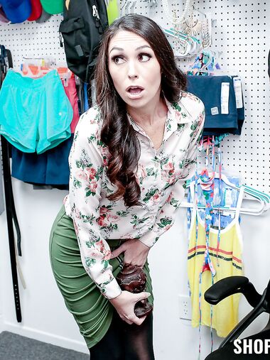 Naughty Klepto MYLF Ashley Wolf Shagged By Cocky LP Officer