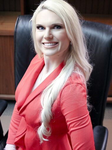 Long-haired MYLF Sydny Davis Gets Fucked By Cocky Principal