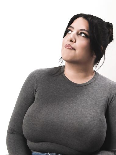 Exotic Plumper Sarah Arabic Plays With Her Favorite Sex Toy In Bed